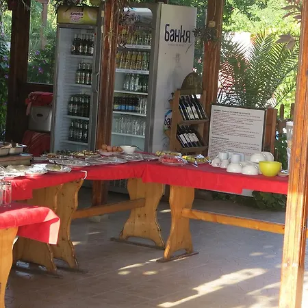 Ξενοδοχείο Bisser 2*